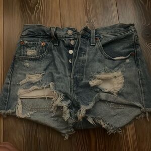 womens levis shorts
